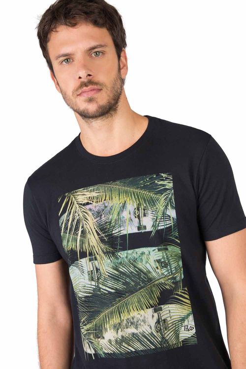 T-Shirt Estampada Folhas Preta