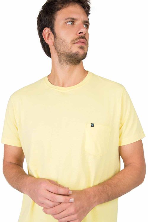 T-Shirt Básica Comfort Com Bolso Amarelo Claro