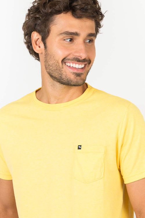 T-Shirt Básica Com Bolso Amarelo