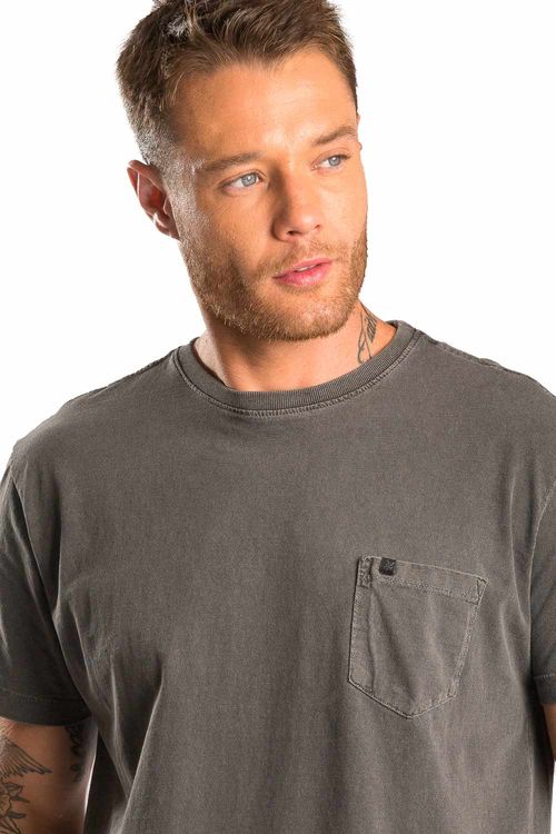 T-Shirt Estonada Com Bolso Chumbo