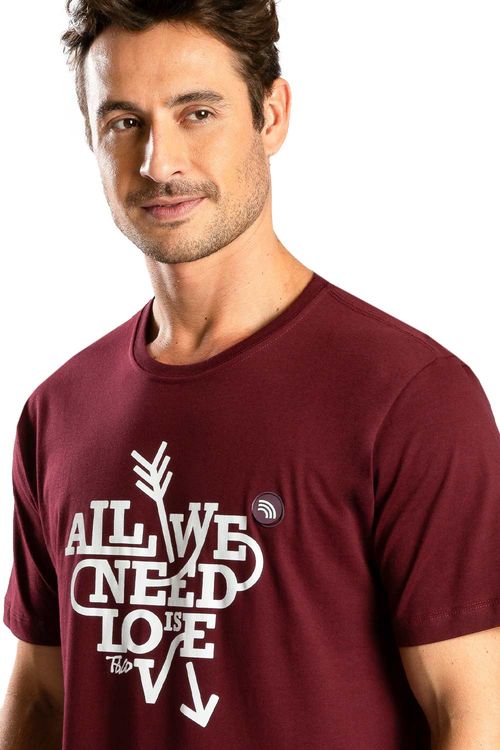 T-Shirt Estampada All We Need Is Love Vinho