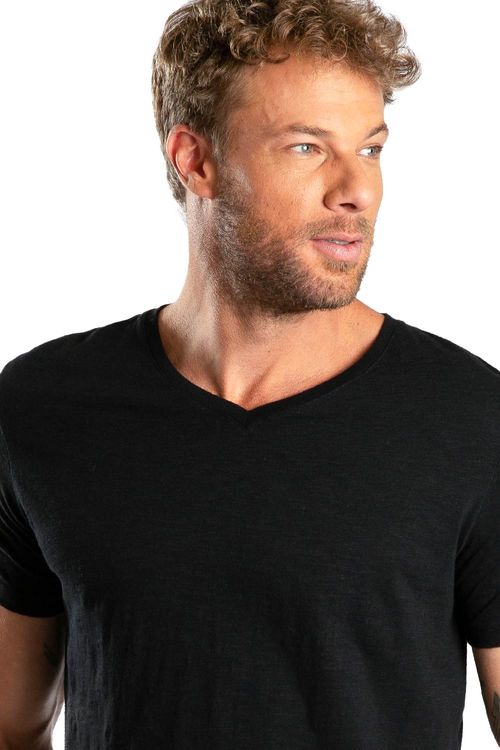 T-Shirt Gola v Básica Premium Preta
