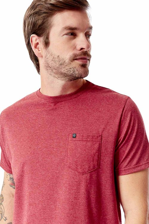 T-Shirt Básica Comfort Com Bolso Vermelho Escuro