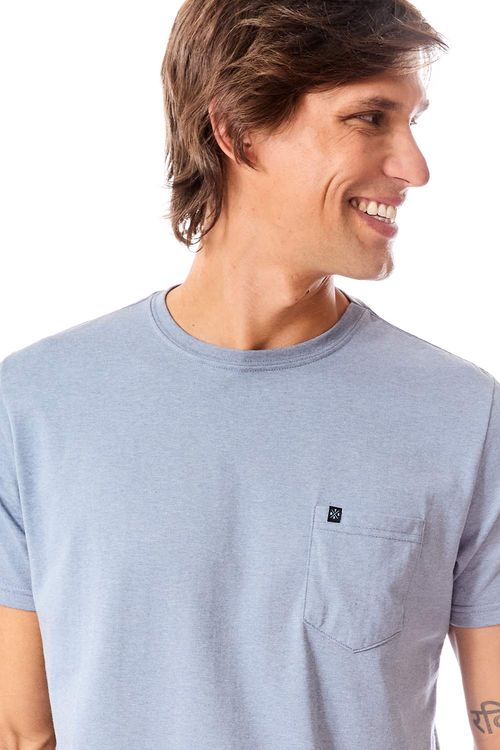 T-Shirt Básica Comfort Com Bolso Azul Jeans