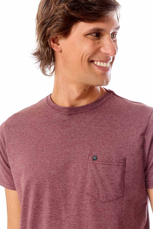 T-Shirt Comfort Com Bolso Vinho