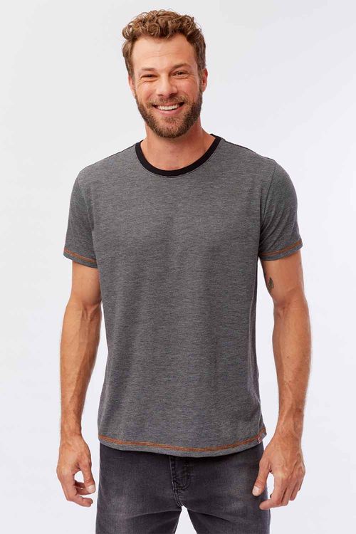 T-Shirt Listrada Preta