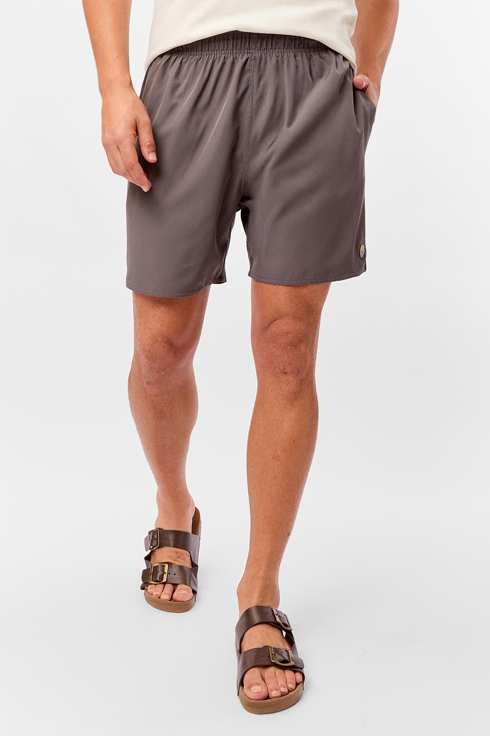 Short Liso Com Patch Chumbo