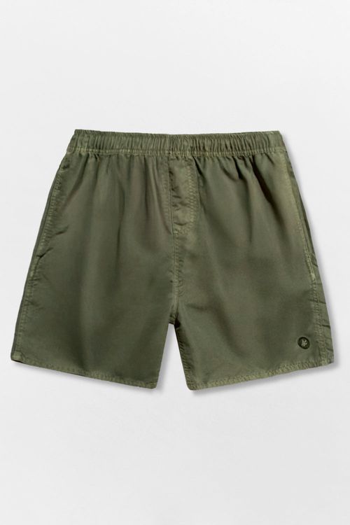 Short Liso Com Patch Verde Musgo