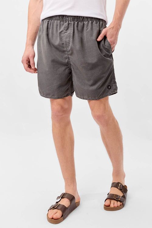 Short Liso Com Patch Chumbo