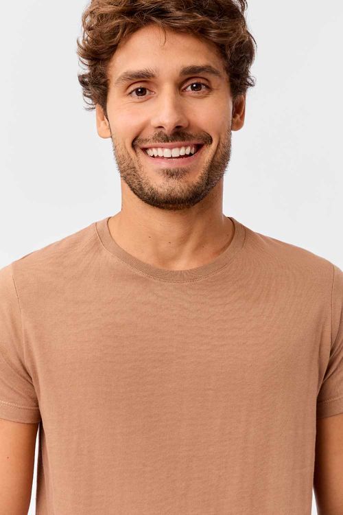 T-Shirt Básica Premium Fit Sem Costura Lateral Marrom
