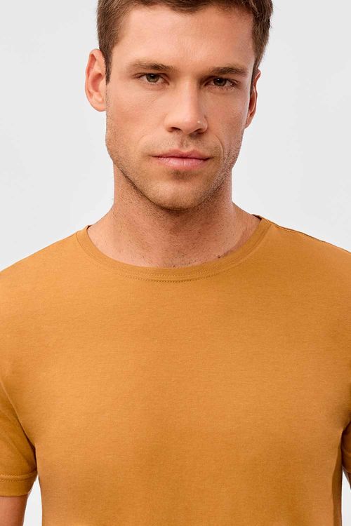 T-Shirt Básica Fit Mostarda