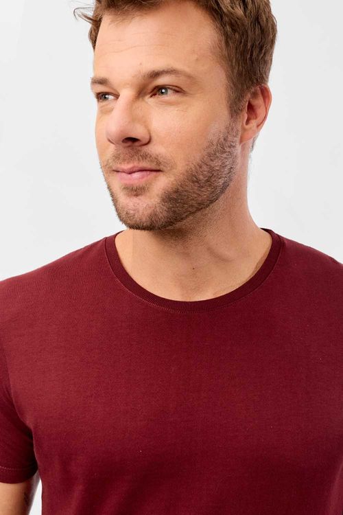 T-Shirt Básica Premium Fit Sem Costura Lateral Vinho