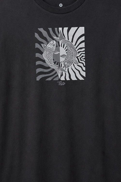 T-Shirt Estampada Karpa Preta
