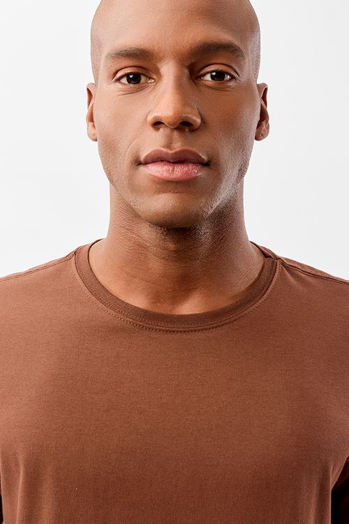 T-Shirt Básica Fit Marrom