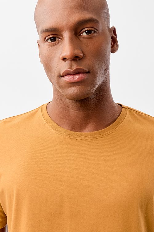 T-Shirt Básica Fit Mostarda