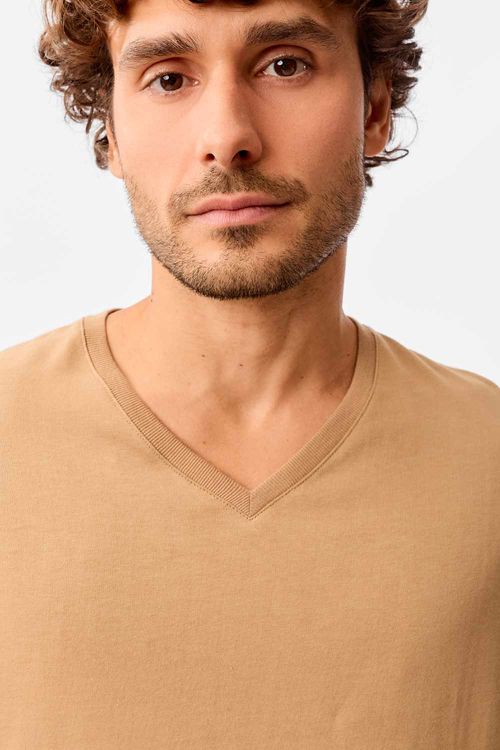 T-Shirt Básica Premium Fit Gola v Sem Costura Lateral Nude
