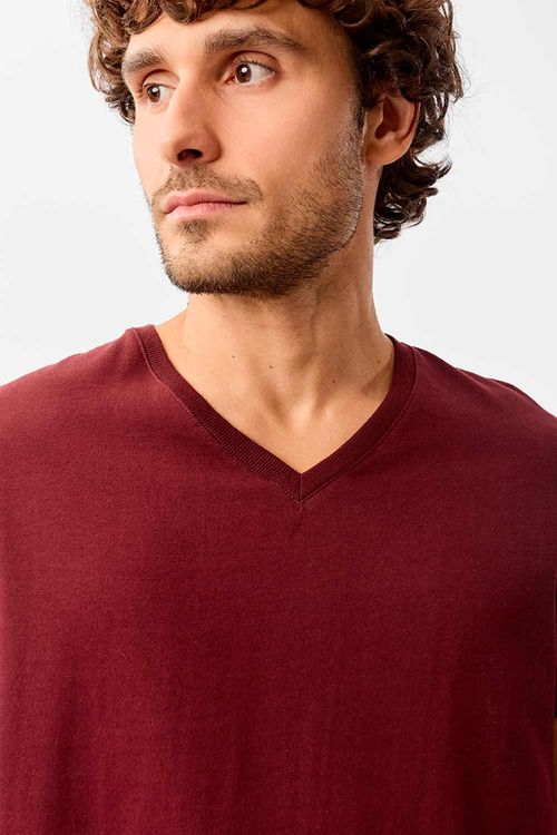 T-Shirt Básica Premium Fit Gola v Sem Costura Lateral Vinho