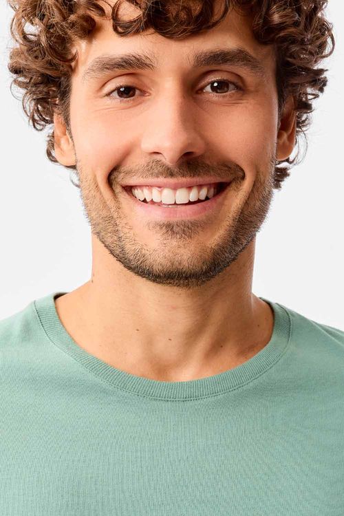T-Shirt Básica Premium Fit Sem Costura Lateral Verde Clara