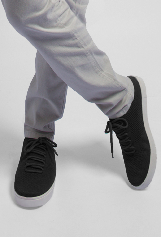 imagem de modelo com calçado pret